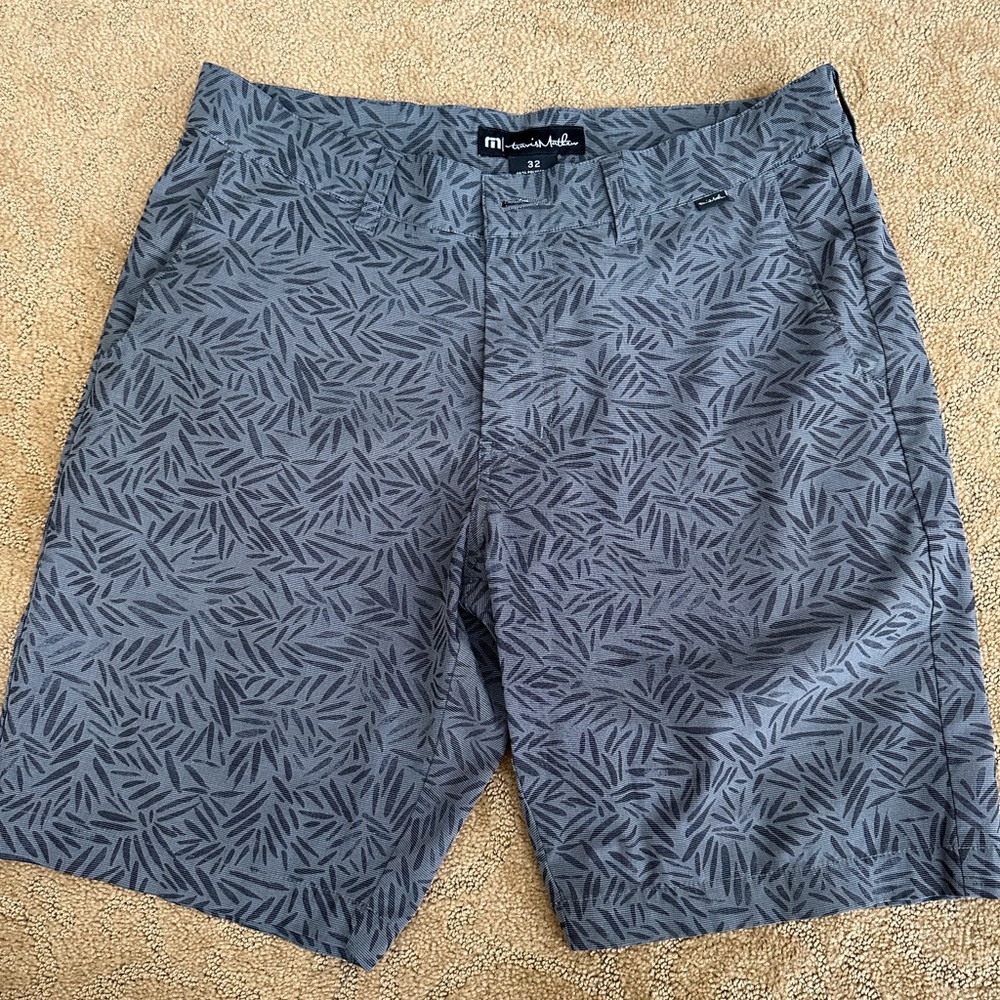 Men’s Travis Mathew Shorts Size 32